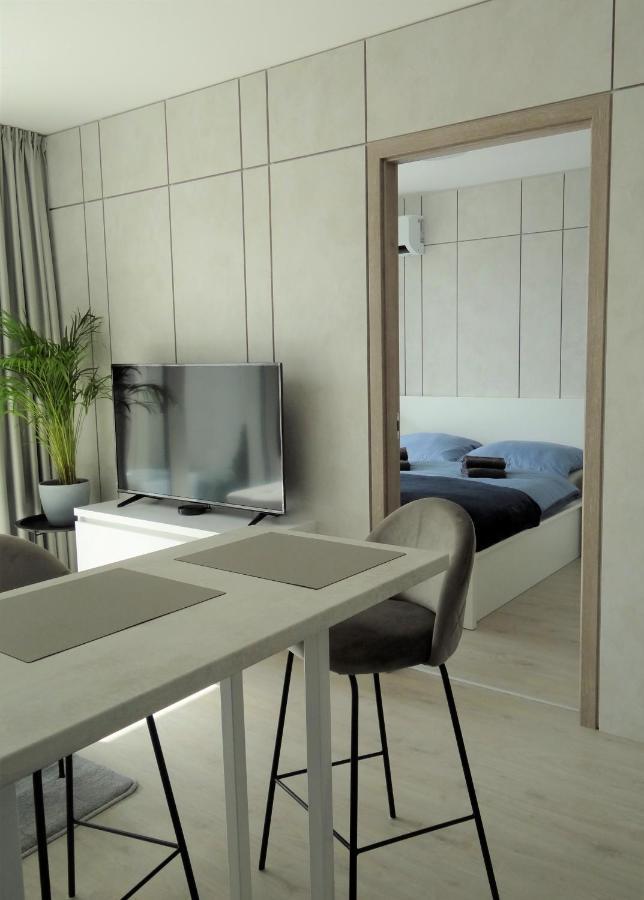 Top Urban Apartment - Free Parking, Green Energy, Modern Style ブラチスラヴァ エクステリア 写真