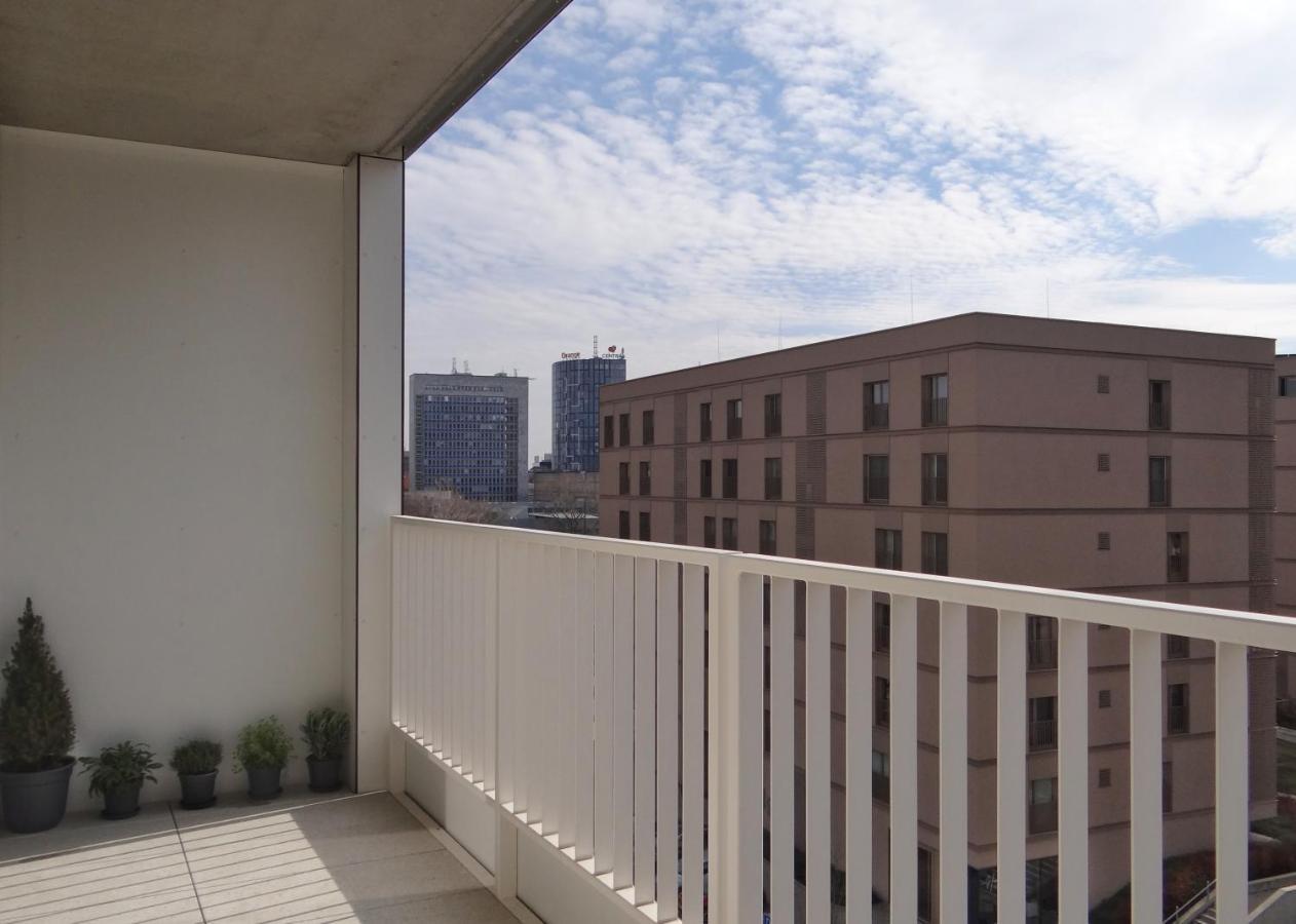 Top Urban Apartment - Free Parking, Green Energy, Modern Style ブラチスラヴァ エクステリア 写真