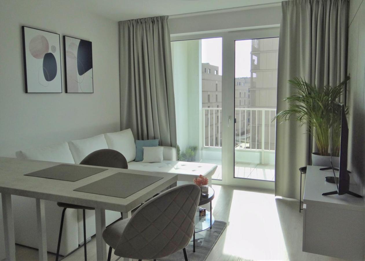 Top Urban Apartment - Free Parking, Green Energy, Modern Style ブラチスラヴァ エクステリア 写真
